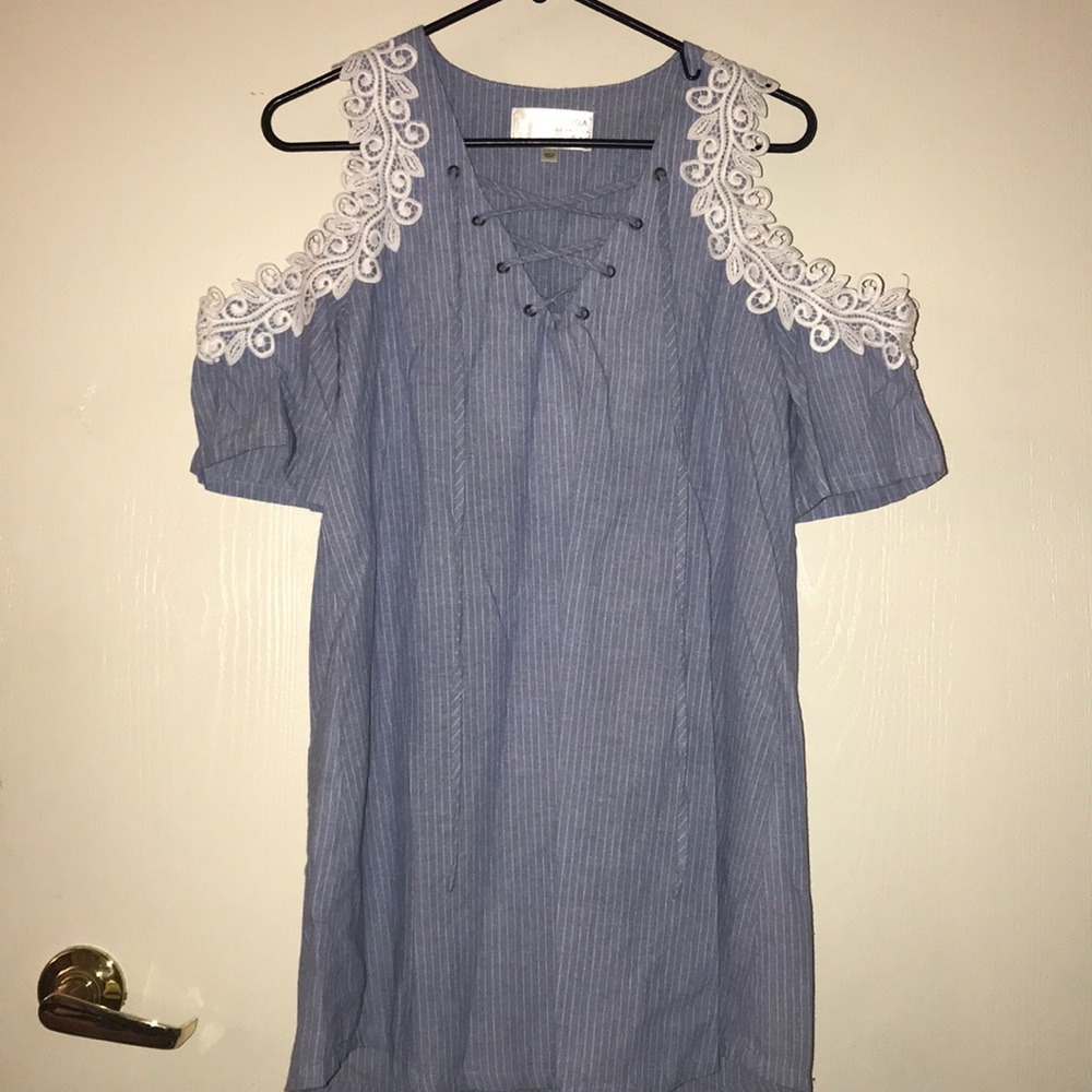 Dress - Picture 3 of 3